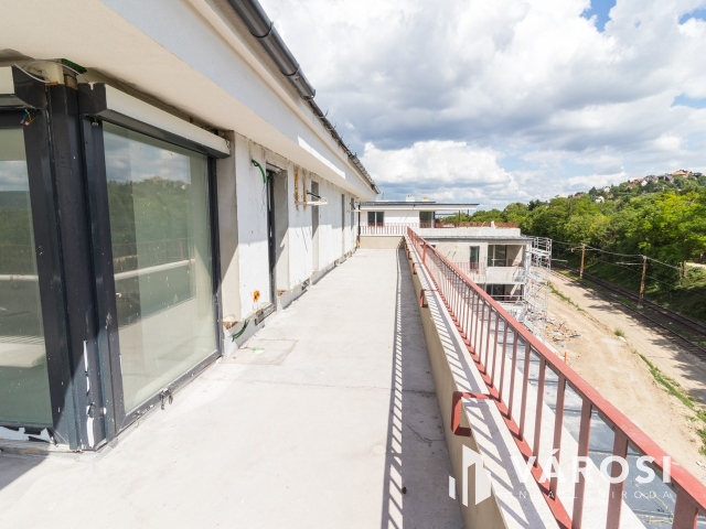 PENTHOUSE BUDAI PANORÁMÁVAL A PÉTERHEGYI LAKÓPARKBAN! F-T-1