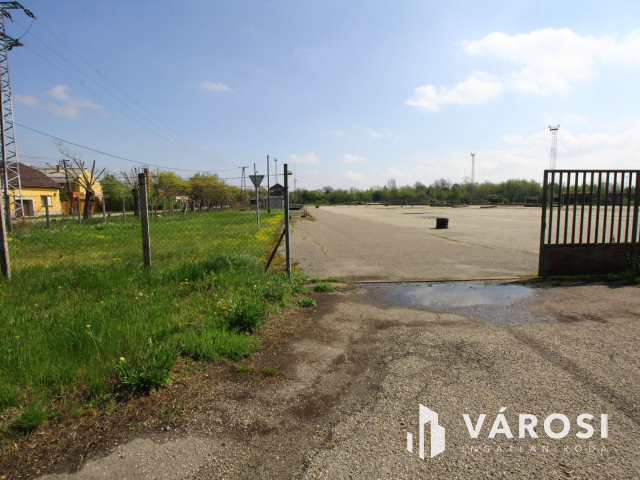 Szentesen a vasút állomásnál.