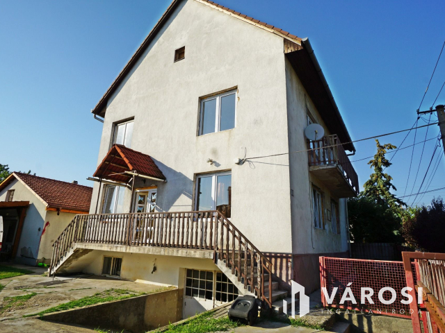 Központi több generációs családi ház a piac térnél