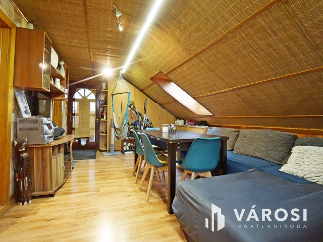 Két lakásos családi ház teljes szuterénnel eladó