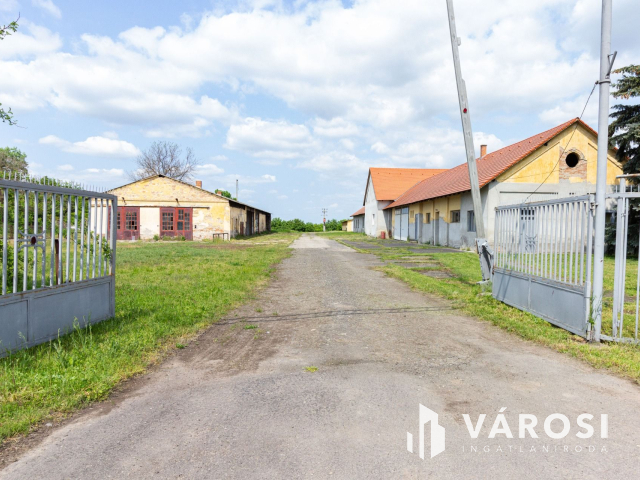 Derekegyházi ipari terület, vállalkozás eladó.