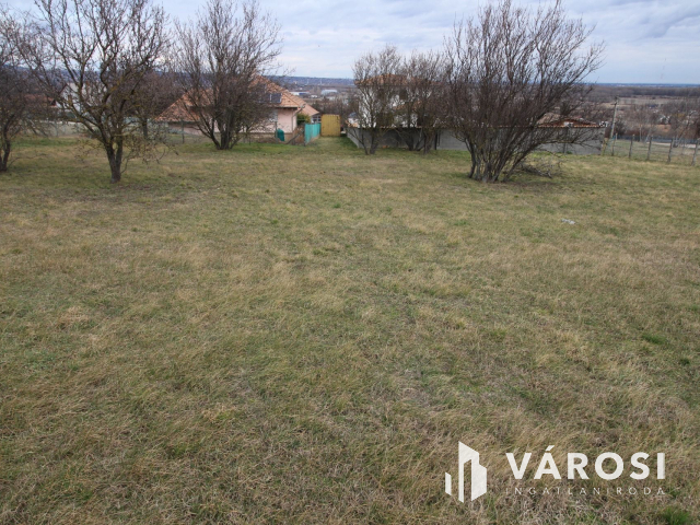 Örökpanorámás telek eladó Érden!