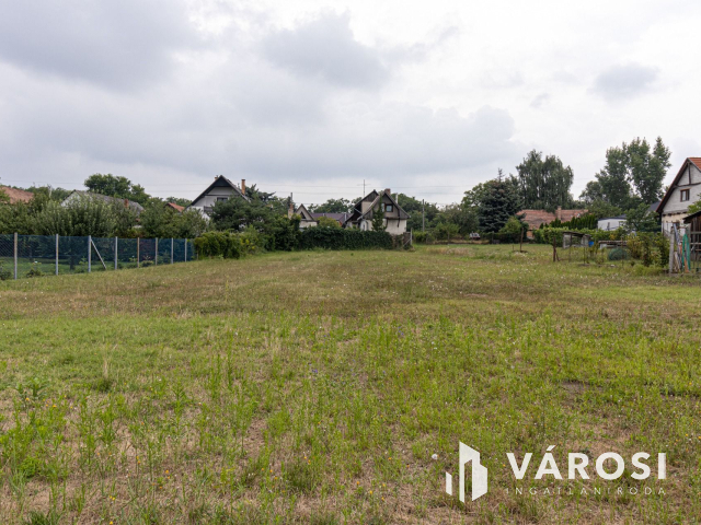 Hatalmas építési telek lakható épülettel Kerepesen!