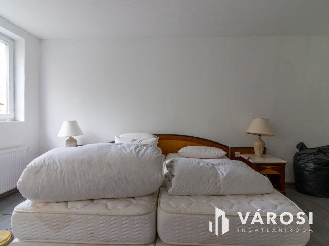 Kiadó 3 szintes 1050 m2-es munkászálló Csepel-Gyártelepen!