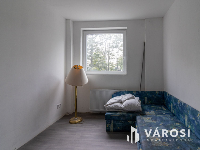 Kiadó 3 szintes 1050 m2-es munkászálló Csepel-Gyártelepen!