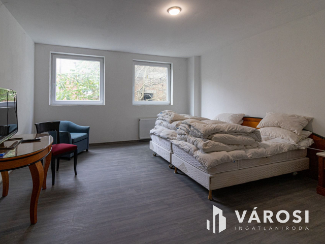 Kiadó 3 szintes 1050 m2-es munkászálló Csepel-Gyártelepen!