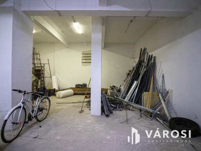 Kiadó 3 szintes 1050 m2-es munkászálló Csepel-Gyártelepen!