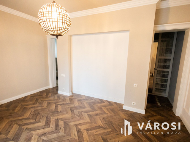 Mediterrán hangulatú ingatlan az Aranyparton