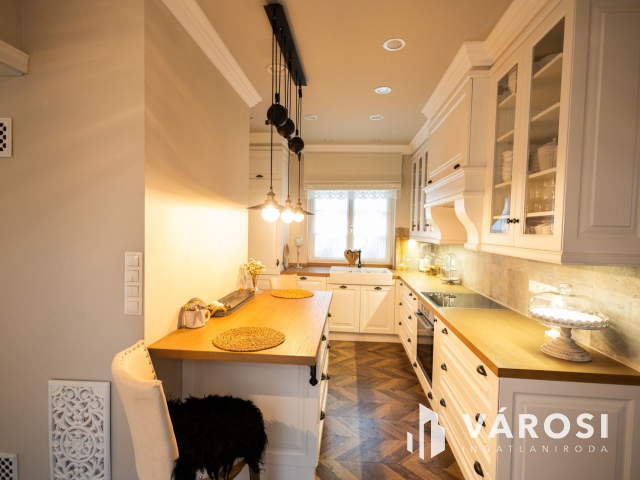 Mediterrán hangulatú ingatlan az Aranyparton