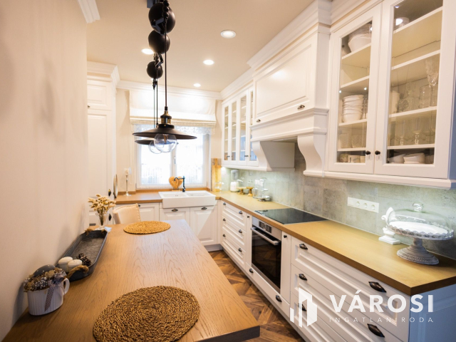 Mediterrán hangulatú ingatlan az Aranyparton