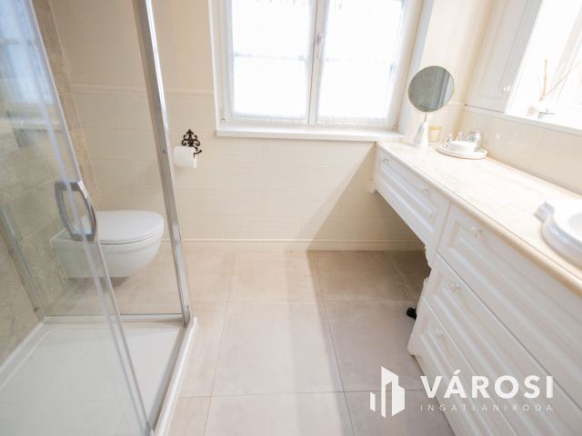 Mediterrán hangulatú ingatlan az Aranyparton