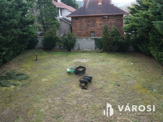 Remek családi ház Üröm legszebb részén!