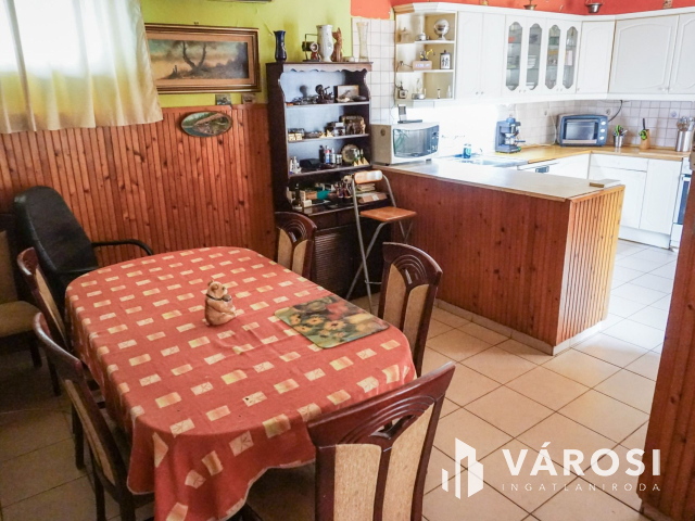 Remek családi ház Üröm legszebb részén!