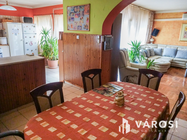 Remek családi ház Üröm legszebb részén!