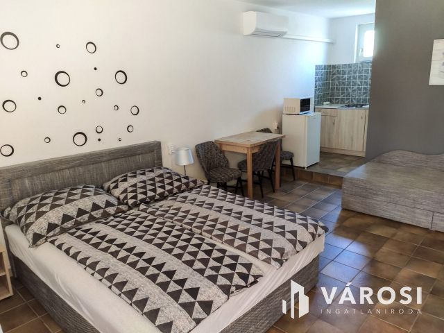 15 apartmanból álló apartmanház eladó Siófokon