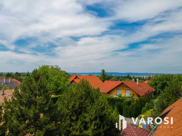 15 apartmanból álló apartmanház eladó Siófokon