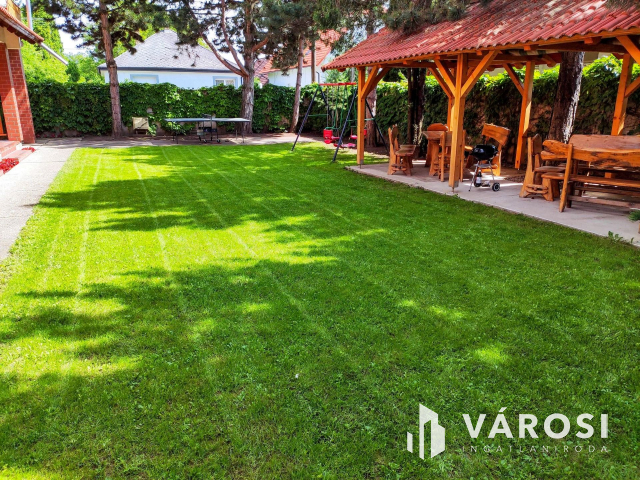 15 apartmanból álló apartmanház eladó Siófokon