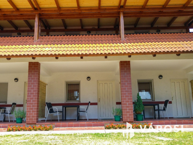 15 apartmanból álló apartmanház eladó Siófokon