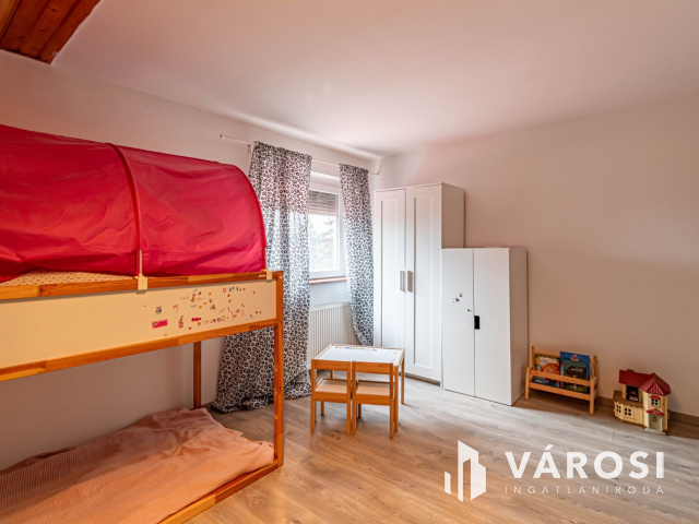 Tágas terekkel rendelkező Baktói családi ház