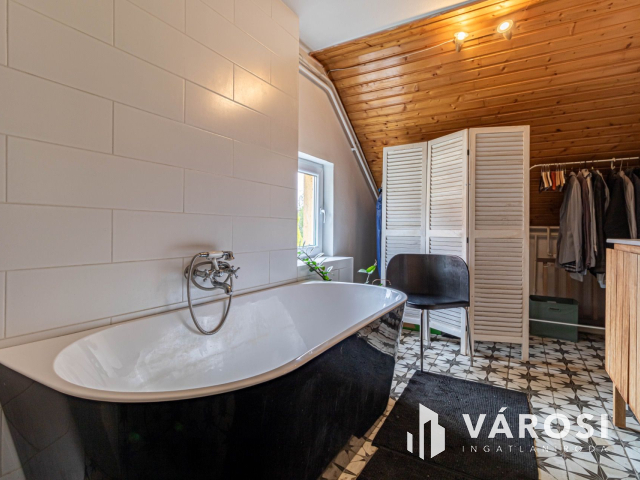 Tágas terekkel rendelkező Baktói családi ház