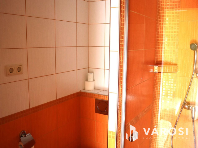 7 apartmanos üdülőház a Balaton partján