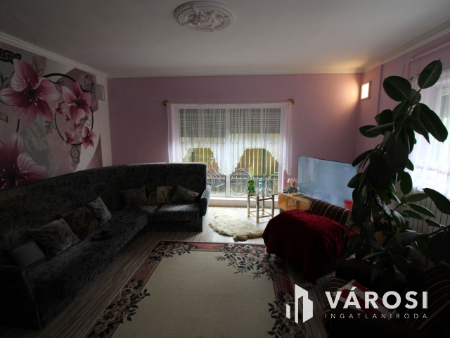 Tótkomlóson 4 szobás családi otthon