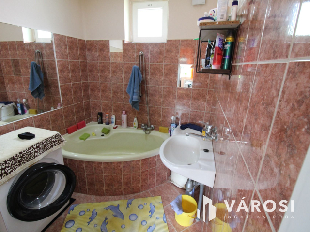 Tótkomlóson 4 szobás családi otthon