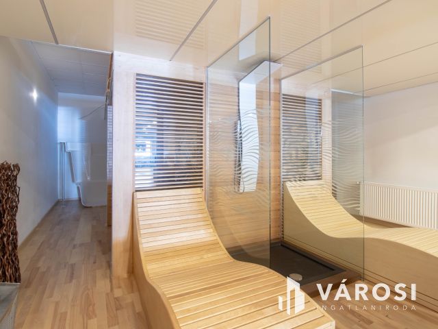 Igényesen felújított, utcai bejáratú, 178 m2-es iroda eladó