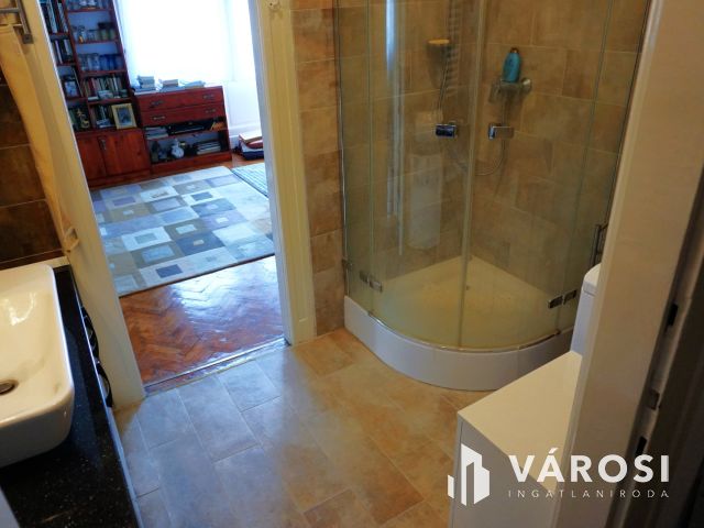 Nagyszerű lakás szenzációs elhelyezkedéssel!