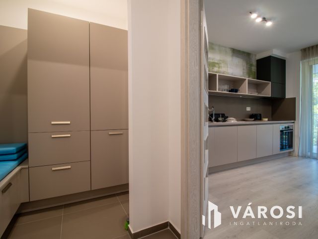 Bútorozott Luxuslakás Balatonföldváron – Azonnal költözhető