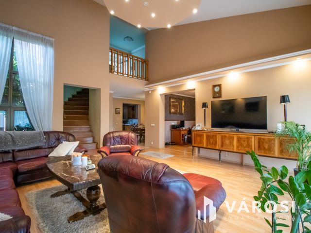 Otthonos álomház a Ráchegyen