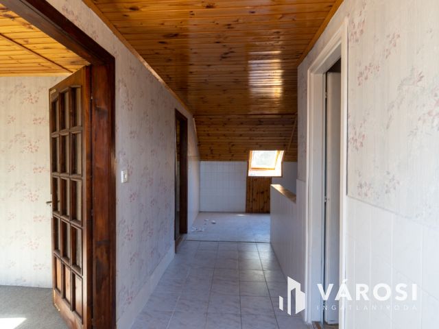 Második emeleti lakás az Aranyparton