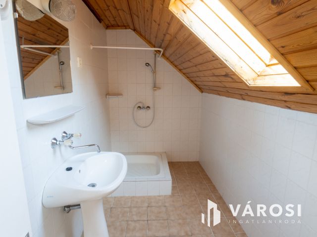 Második emeleti lakás az Aranyparton