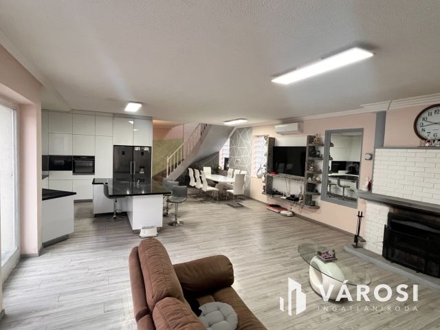 Luxus a Pilis lábánál