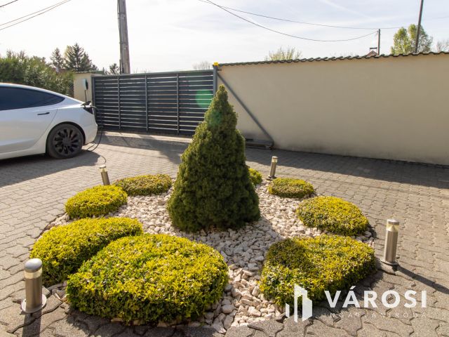 Felűjításmentes , kiváló állapotú ház Pócsmegyeren