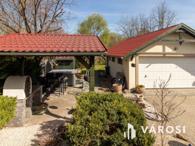 Felűjításmentes , kiváló állapotú ház Pócsmegyeren