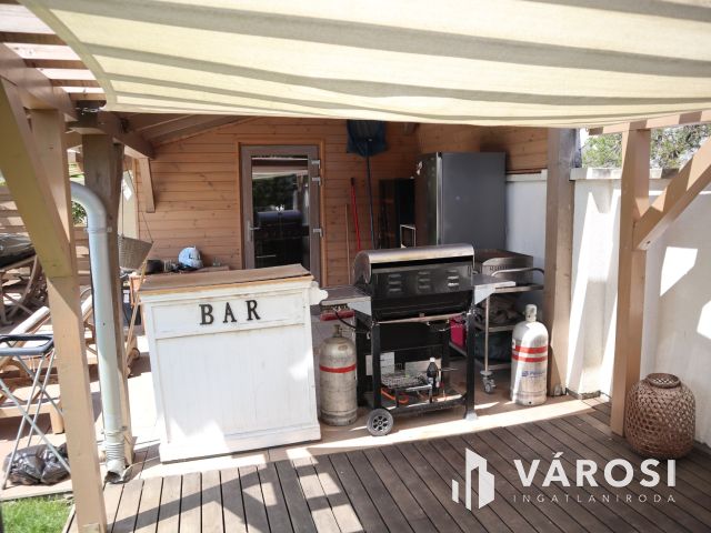 Újszeged csendes utcájában Exkluzív családi ház!