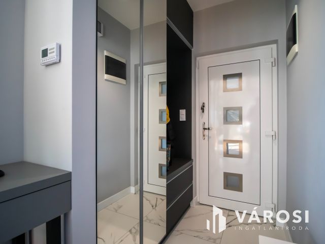 Luxus penthouse lakás Velencén