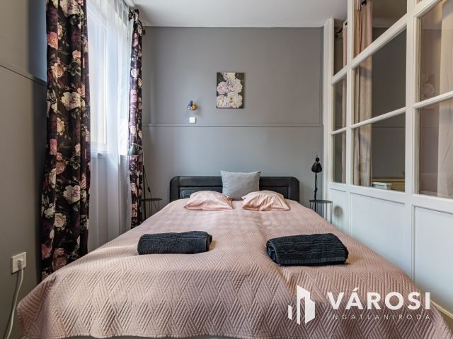 Pilisszentkereszten, három lakásos, családi ház eladó