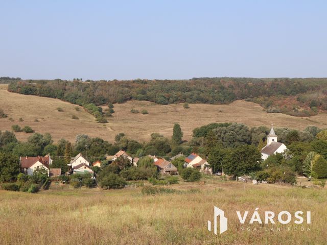 Panorámás belterületi telek Kerekiben