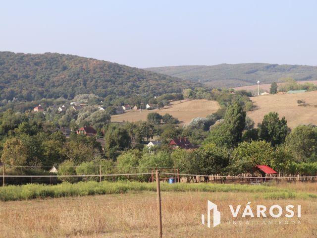 Panorámás belterületi telek Kerekiben