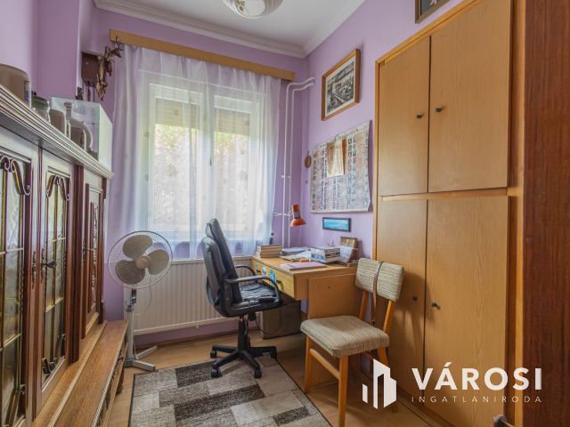 Nagy ház több garázzsal, még több lehetőséggel!