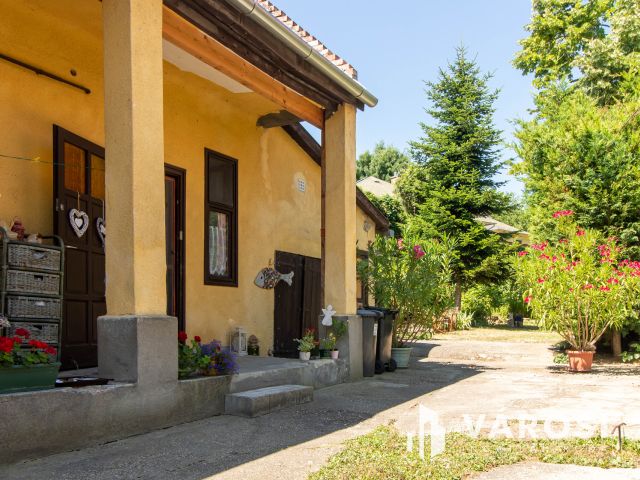 Sváb parasztház Pilisborosjenő szivében eladó