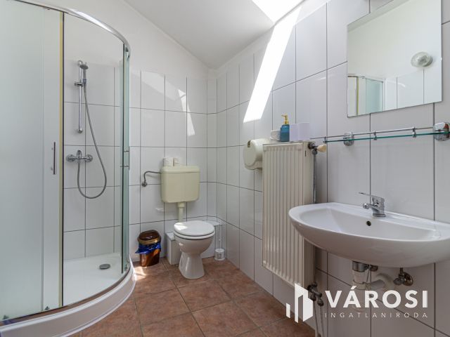 Eladó panzió saját parkolóval, nagy kerttel Bogácson!