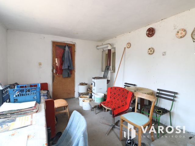 Sándorfalvi úton lévő tanya, közel 100 000 nm-en.