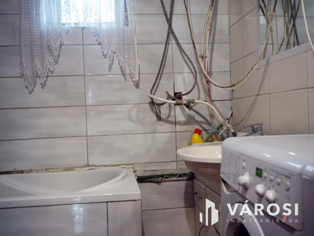 Kiváló elrendezés, beépített tetőtér!