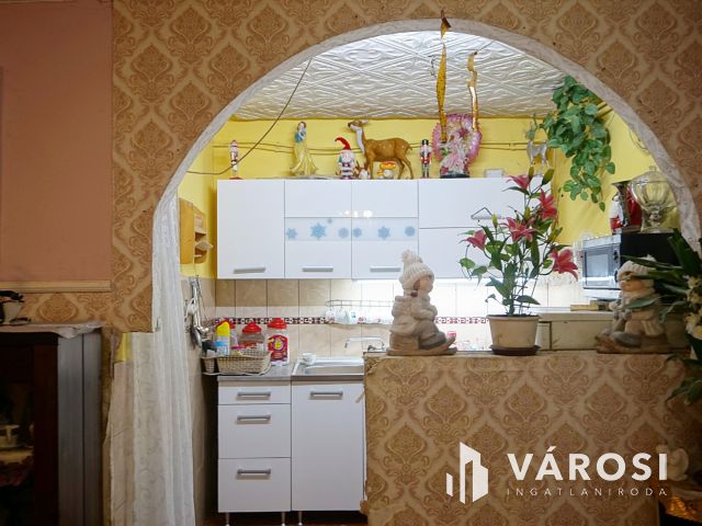 Kiváló elrendezés, beépített tetőtér!