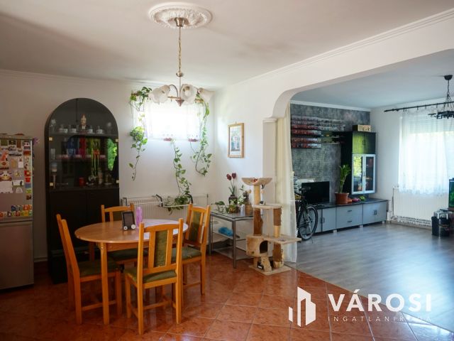 Kiváló házikó, idilli környezetben!