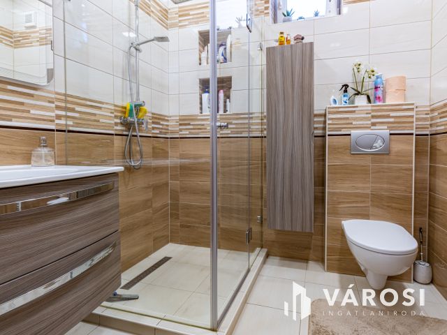 Két  ház, egy telken,  erdő mellett Szigethalmon eladó