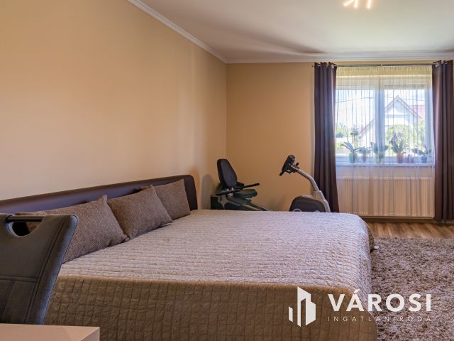 Két  ház, egy telken,  erdő mellett Szigethalmon eladó